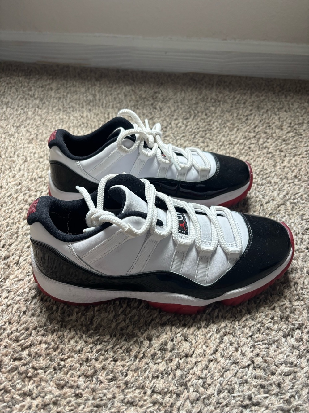 Jordan Low-Top Sneakers - White/Black/Red